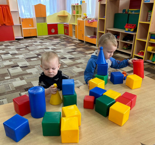 «Мы играем в кубики» 🧊🟥🧊 «Мы играем в кубики» 🧊🟥🧊.