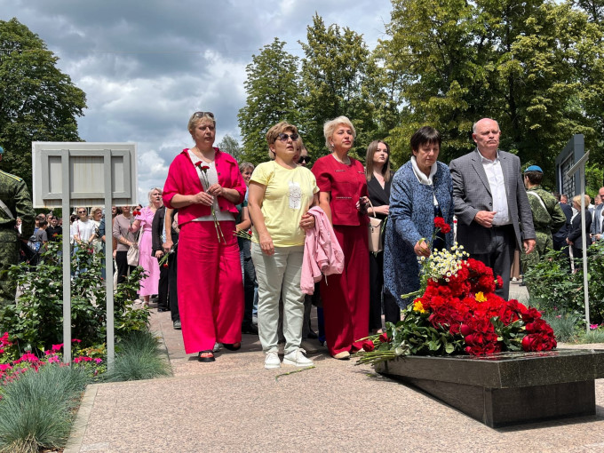 «Возложение цветов в День памяти и скорби»🪦💐🕯️ «Возложение цветов в День памяти и скорби»🪦💐🕯️.